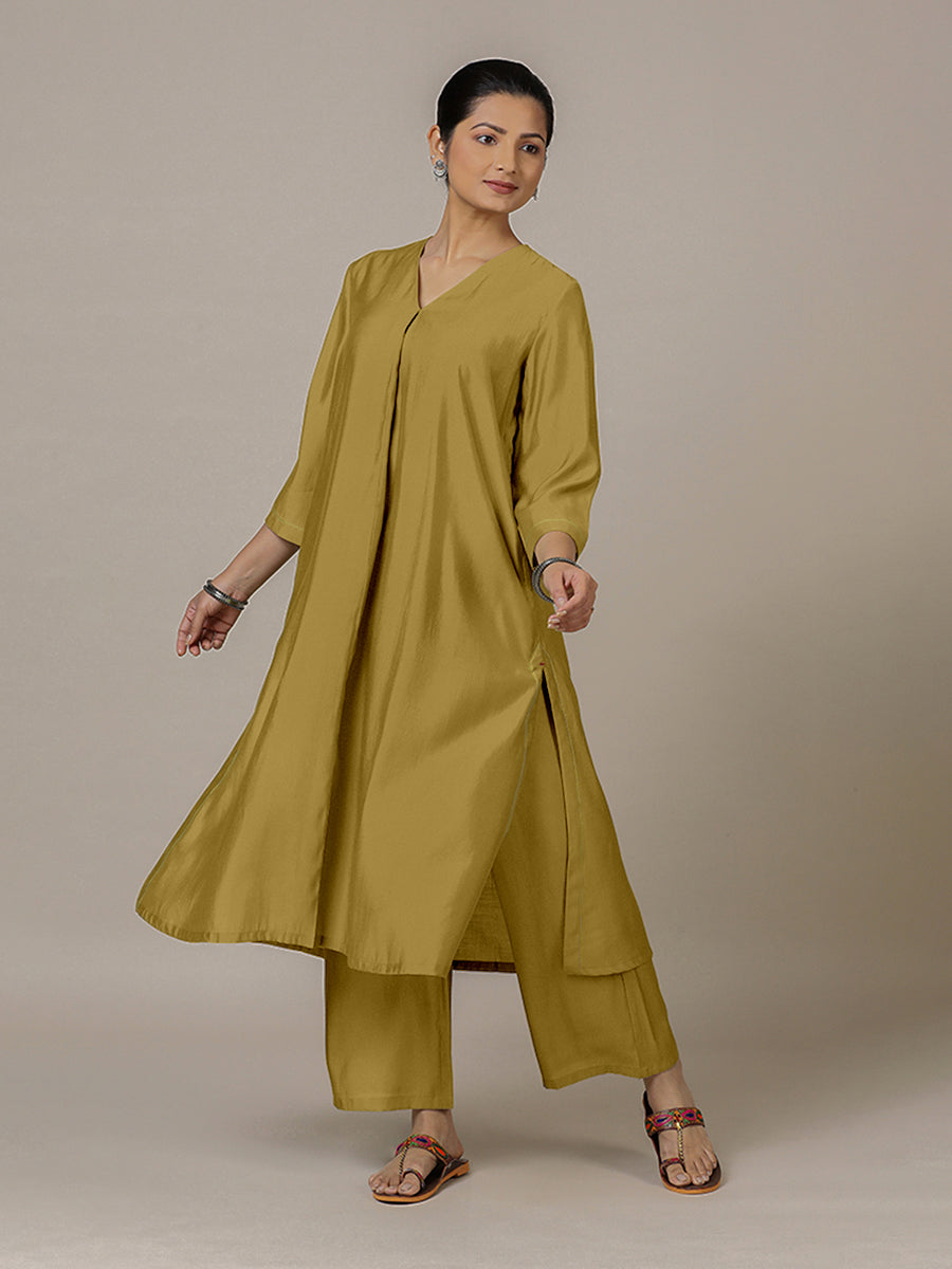 Alisha x Rozaana Kurta, in Yellow Viscose, featuring three quarter sleeves and v-neckline, made for daily & work (view 5).