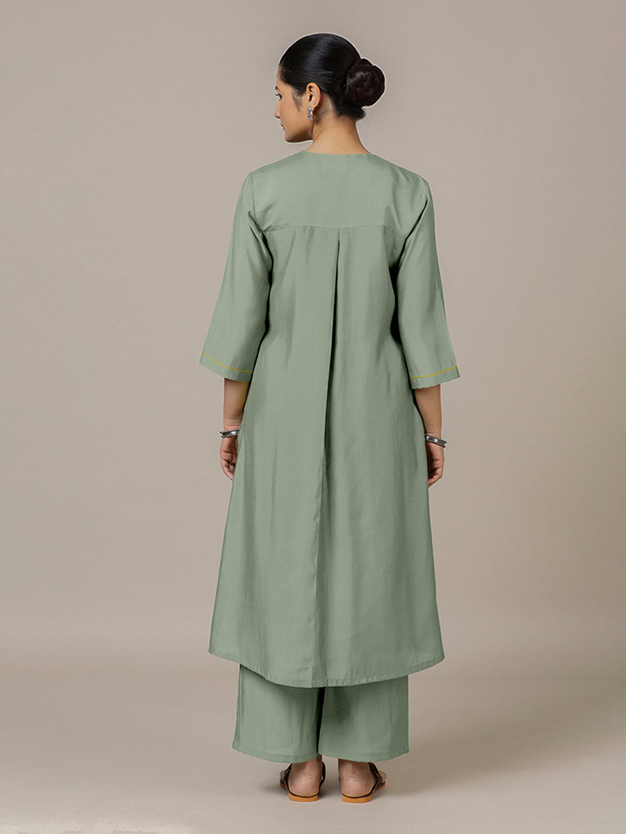Alisha x Rozaana Kurta, in Green Viscose, featuring three quarter sleeves and v-neckline, made for daily & work (view 2).