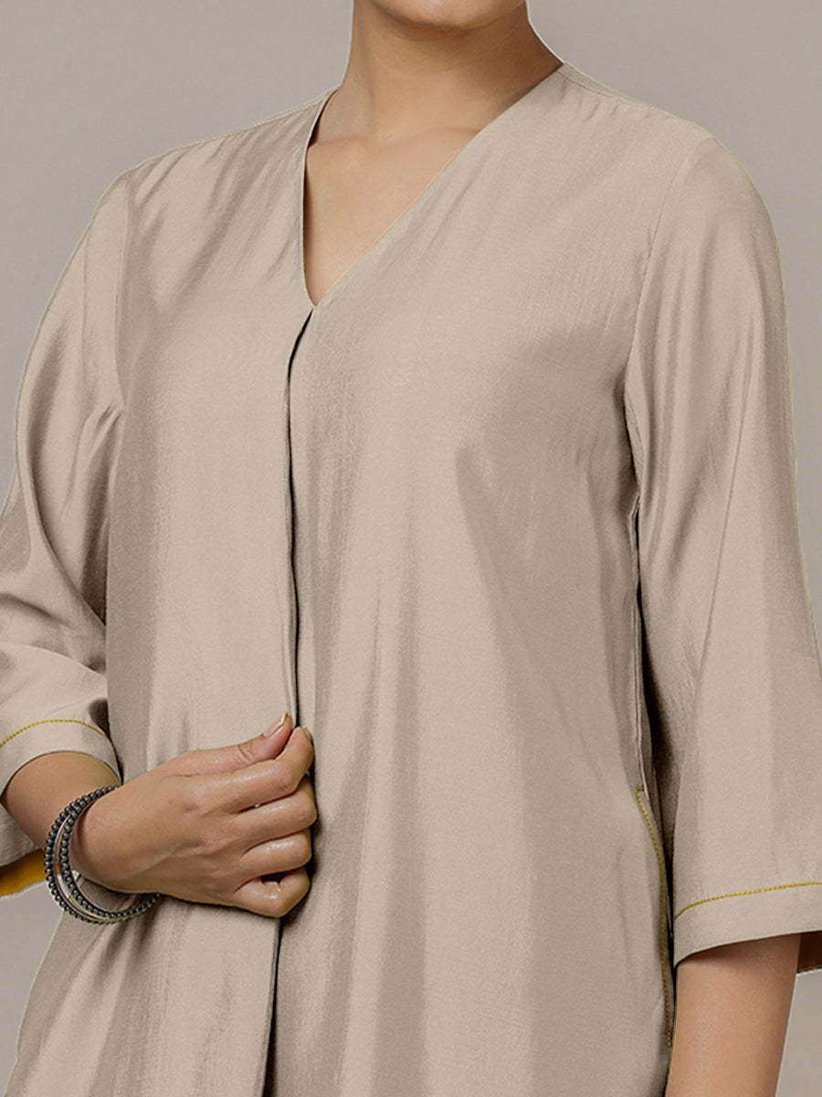 Alisha x Rozaana Kurta, in Grey Viscose, featuring three quarter sleeves and v-neckline, made for daily & work (view 3).
