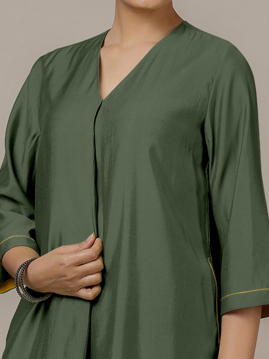 Alisha x Rozaana Kurta, in Green Viscose, featuring three quarter sleeves and v-neckline, made for daily & work (view 3).