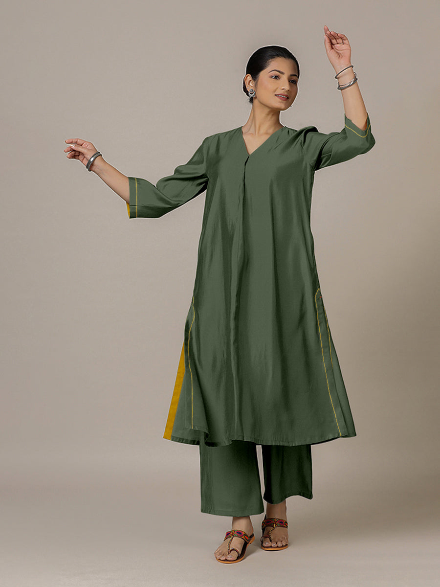 Alisha x Rozaana Kurta, in Green Viscose, featuring three quarter sleeves and v-neckline, made for daily & work (view 7).