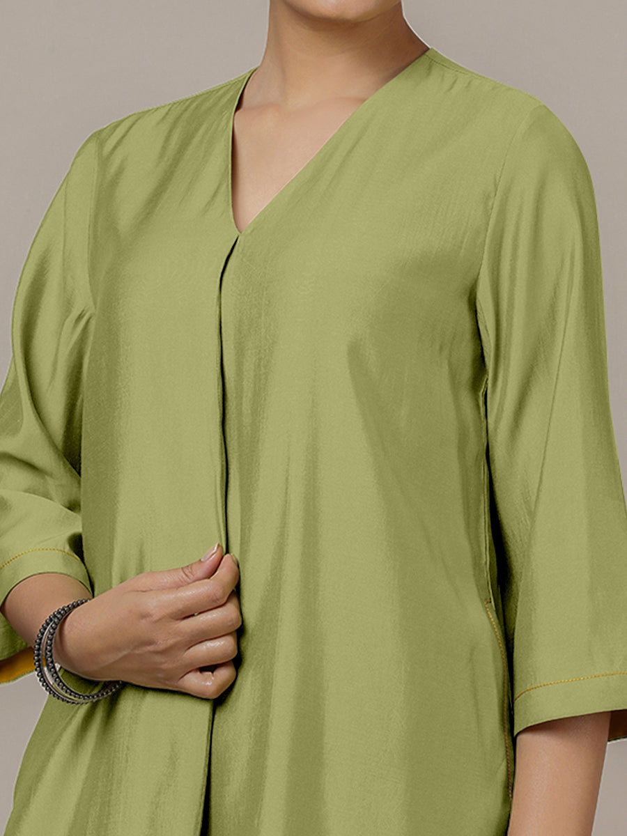Alisha x Rozaana Kurta, in Green Viscose, featuring three quarter sleeves and v-neckline, made for daily & work (view 3).