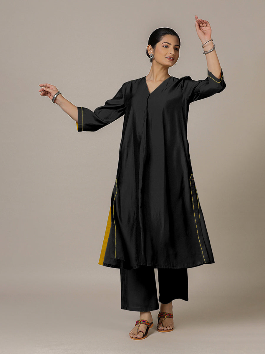 Alisha x Rozaana Kurta, in Black Viscose, featuring three quarter sleeves and v-neckline, made for daily & work (view 6).