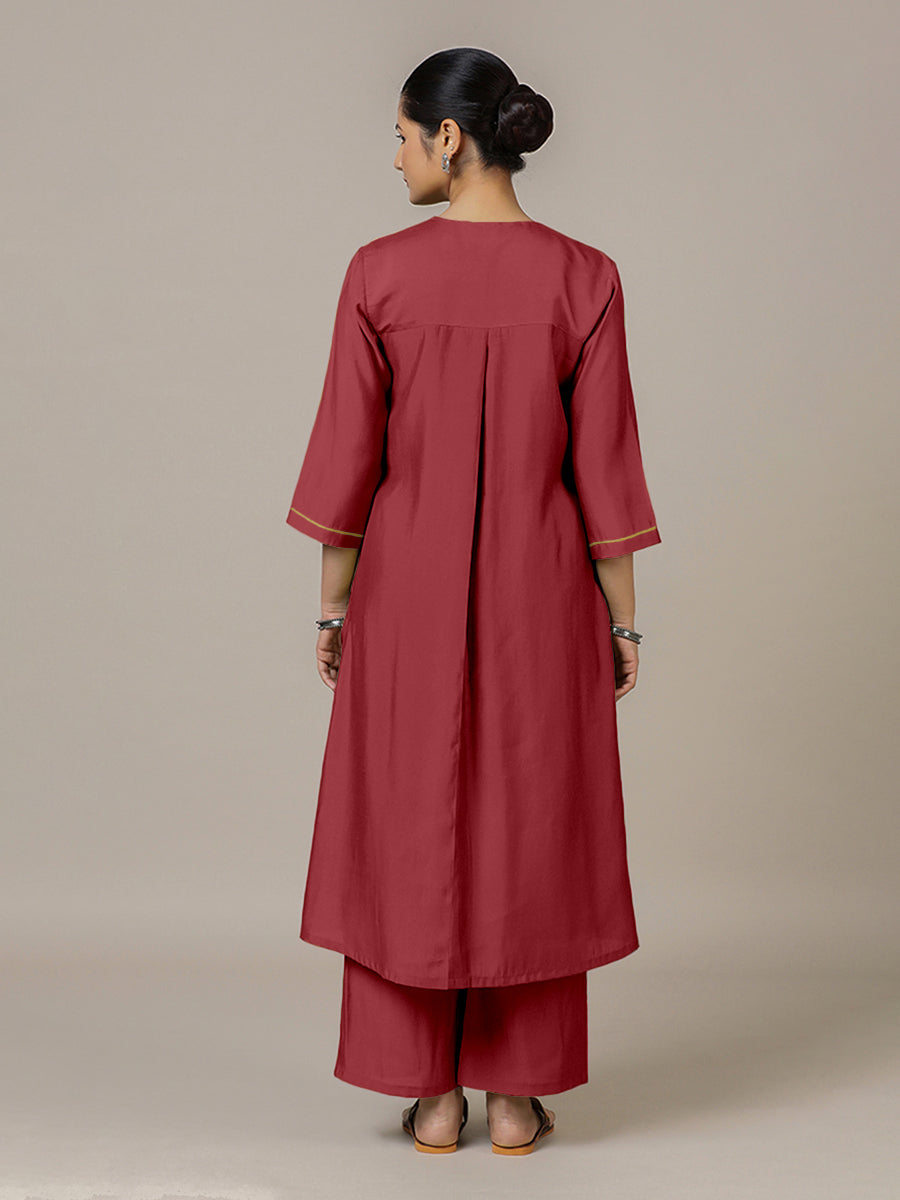 Alisha x Rozaana Kurta, in Red Viscose, featuring three quarter sleeves and v-neckline, made for daily & work (view 2).