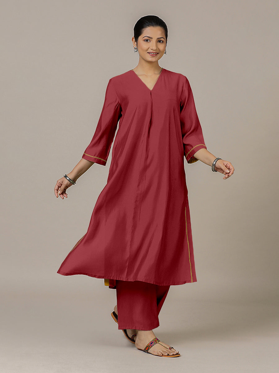 Alisha x Rozaana Kurta, in Red Viscose, featuring three quarter sleeves and v-neckline, made for daily & work (view 7).