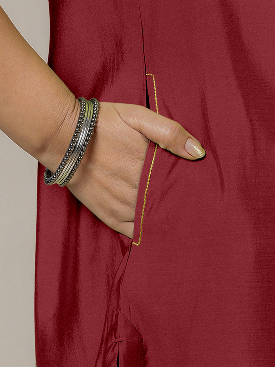 Amal x Rozaana Kurta, in Red Viscose, featuring three quarter sleeves and overlap v-neckline, made for daily & work (view 4).
