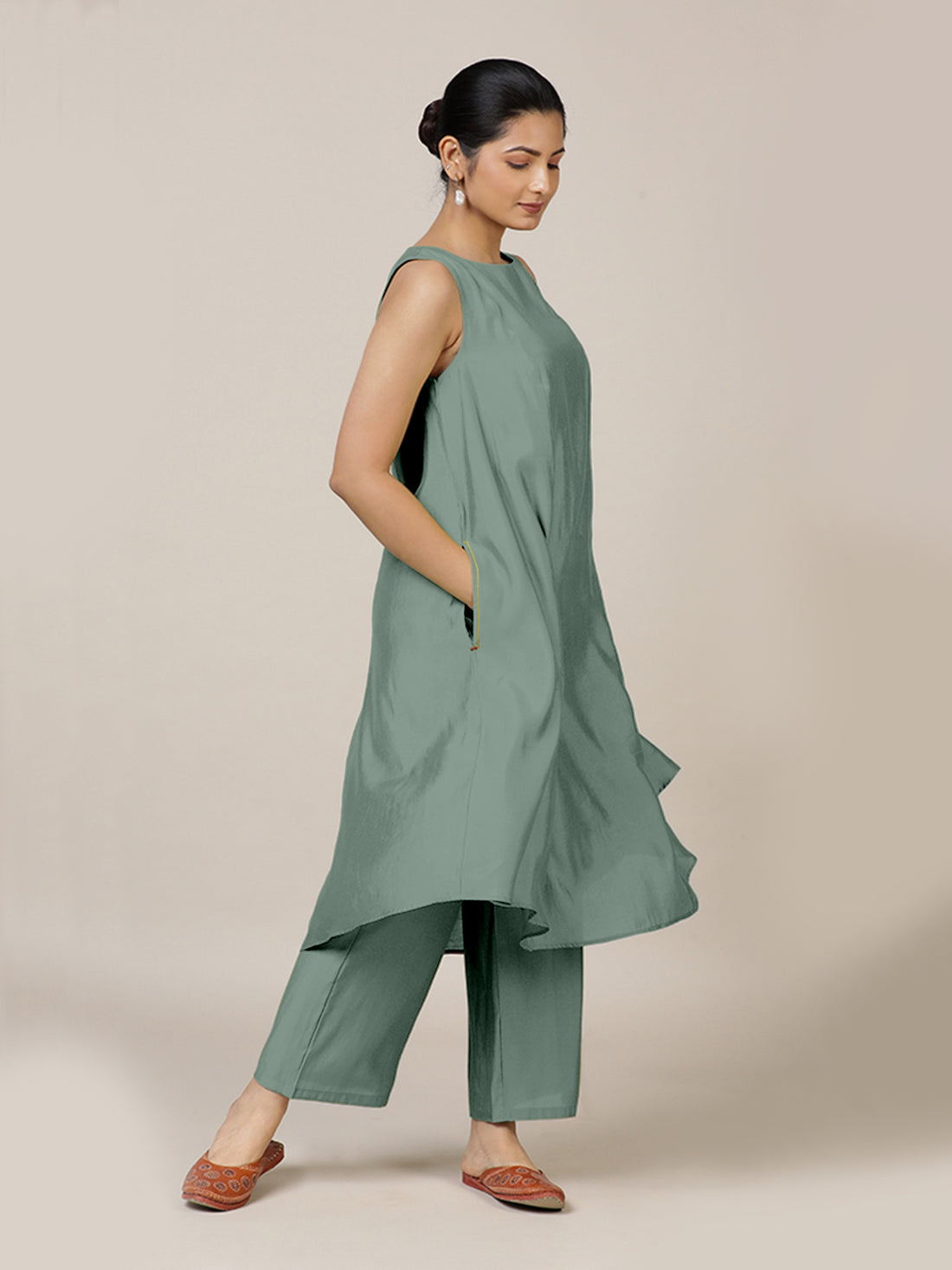 Anoki x Rozaana Kurta, in Green Viscose, featuring sleeveless and boat neckline, made for daily & work (view 4).
