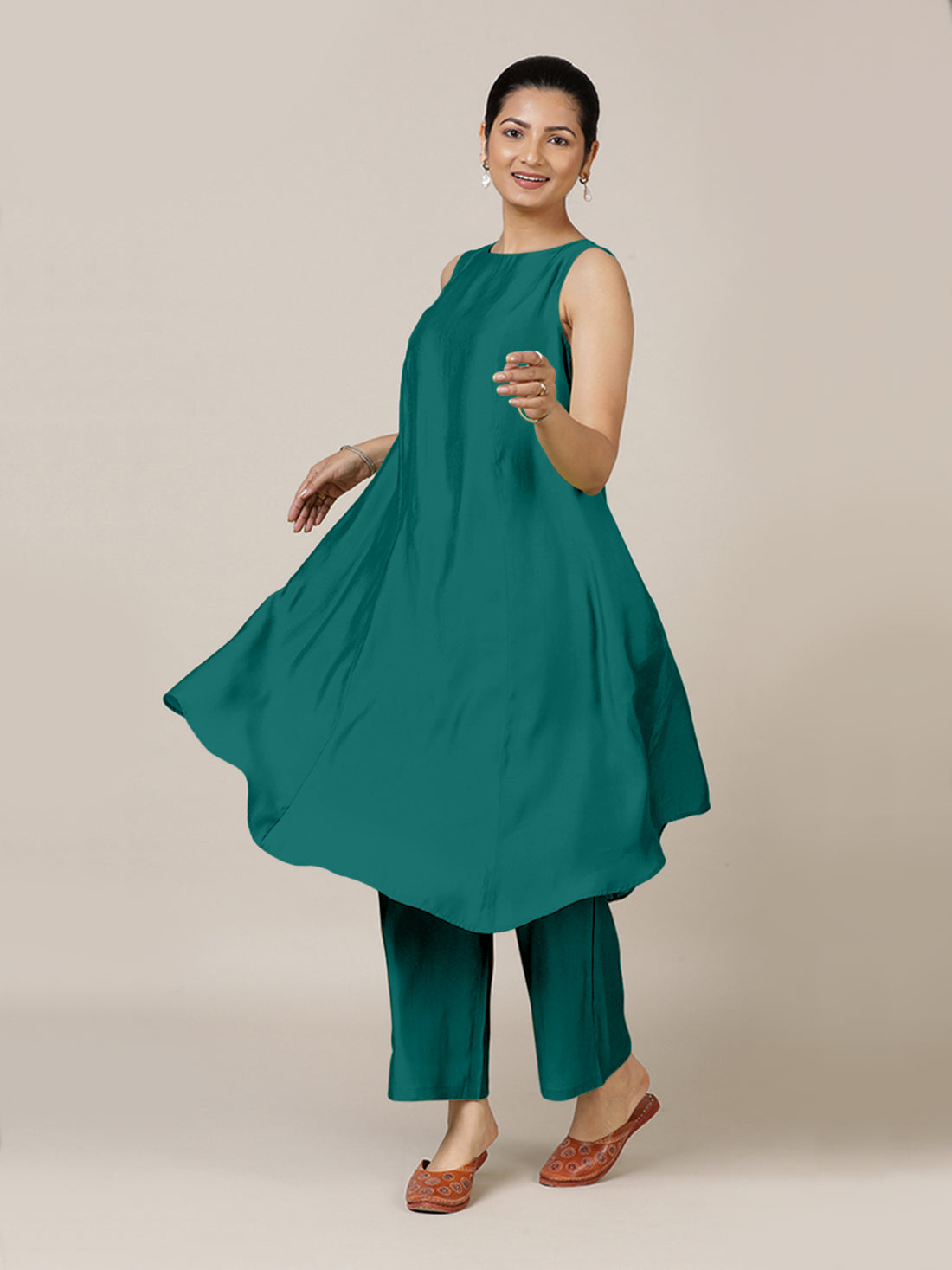 Anoki x Rozaana Kurta, in Green Viscose, featuring sleeveless and boat neckline, made for daily & work (view 5).