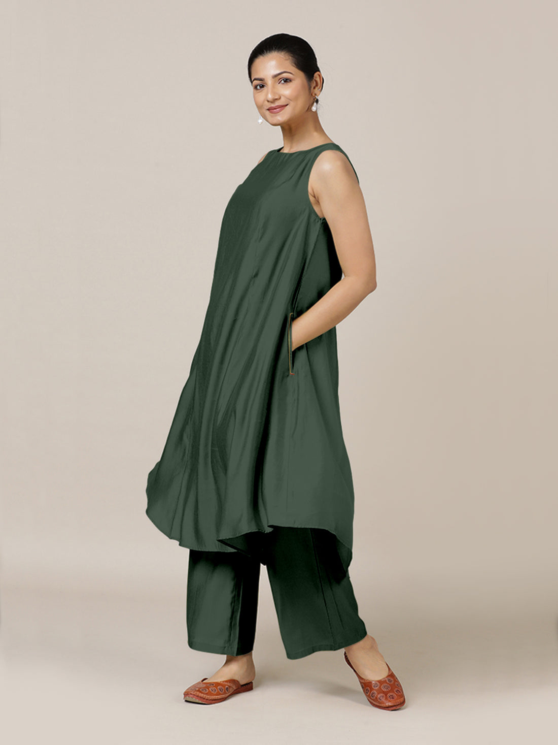 Anoki x Rozaana Kurta, in Green Viscose, featuring sleeveless and boat neckline, made for daily & work (view 5).