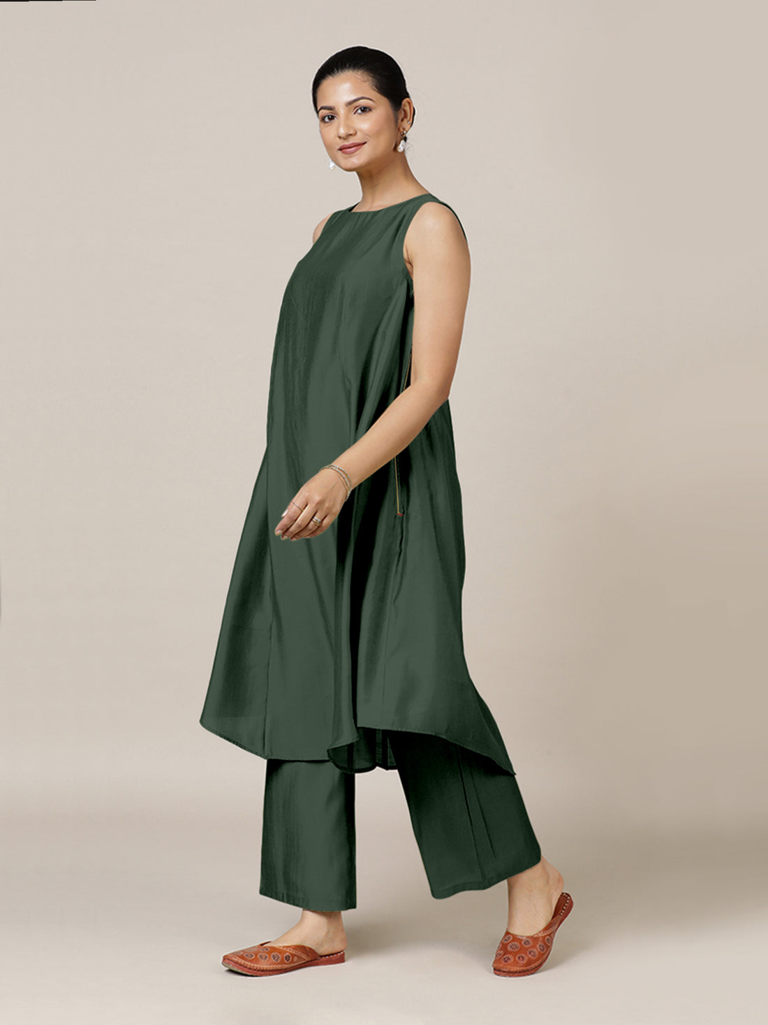 Anoki x Rozaana Kurta, in Green Viscose, featuring sleeveless and boat neckline, made for daily & work (view 7).