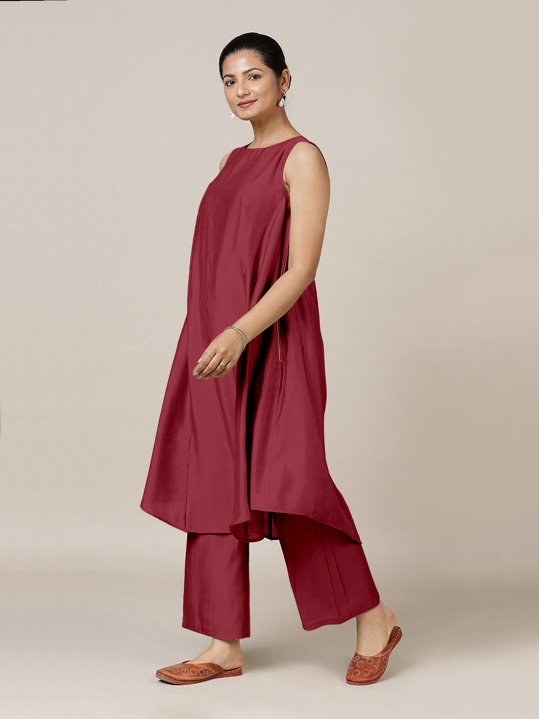 Anoki x Rozaana Kurta, in Red Viscose, featuring sleeveless and boat neckline, made for daily & work (view 7).