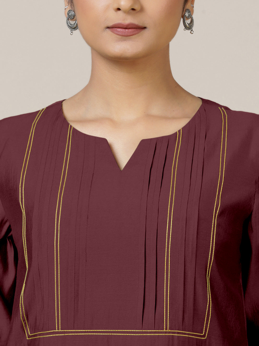 Esha x Rozaana Kurta, in Maroon Viscose, featuring elbow sleeves and round neck with splitline, made for daily & work (view 4).