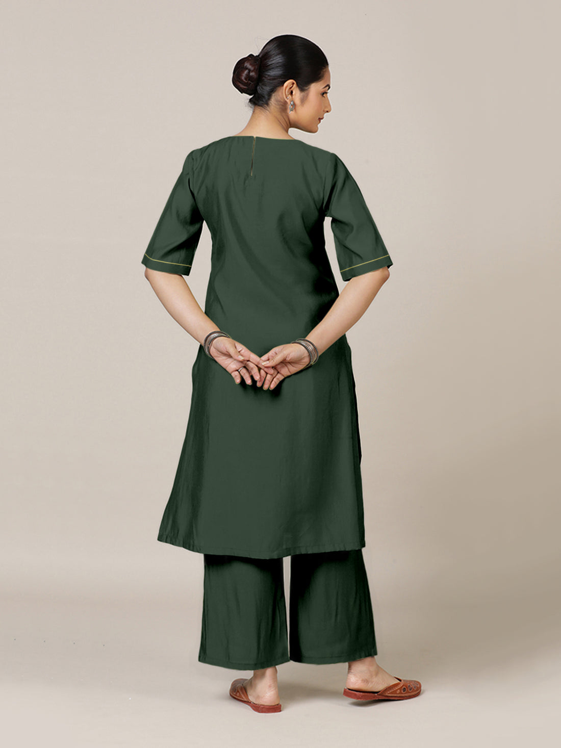 Esha x Rozaana Kurta, in Green Viscose, featuring elbow sleeves and round neck with splitline, made for daily & work (view 2).