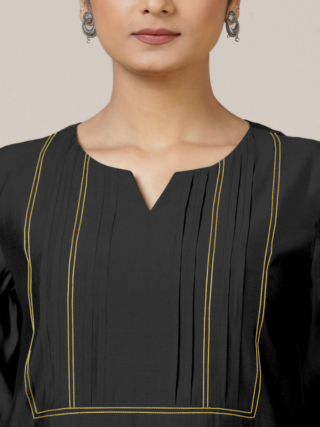 Esha x Rozaana Kurta, in Black Viscose, featuring elbow sleeves and round neck with splitline, made for daily & work (view 4).