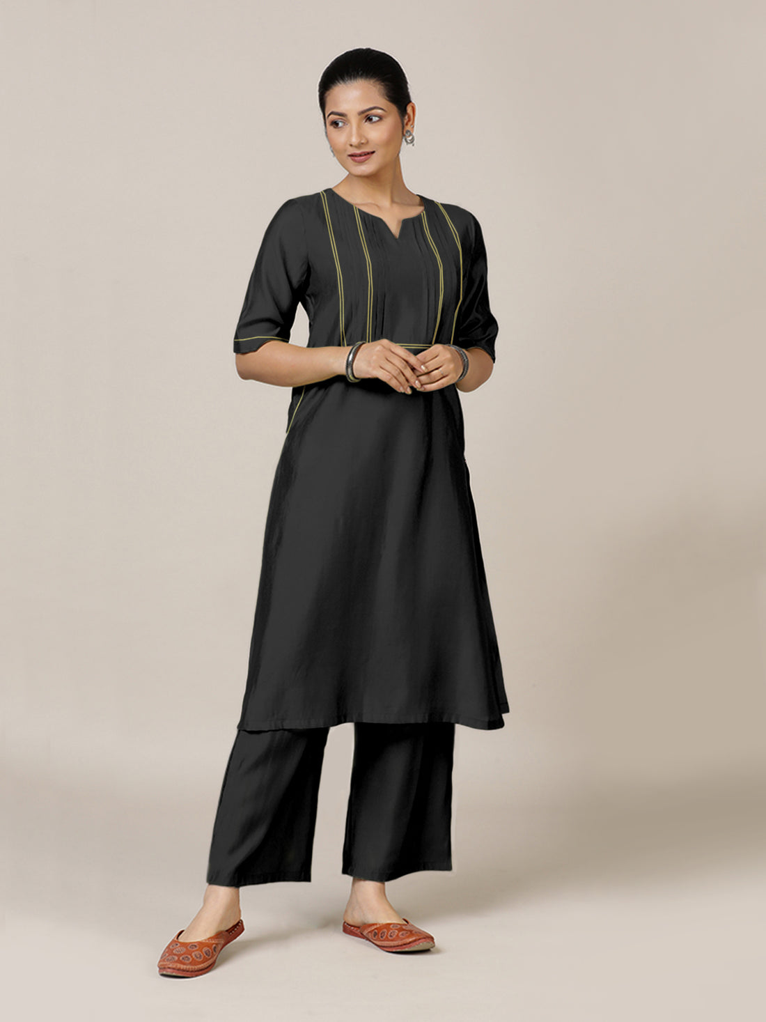 Esha x Rozaana Kurta, in Black Viscose, featuring elbow sleeves and round neck with splitline, made for daily & work (view 6).