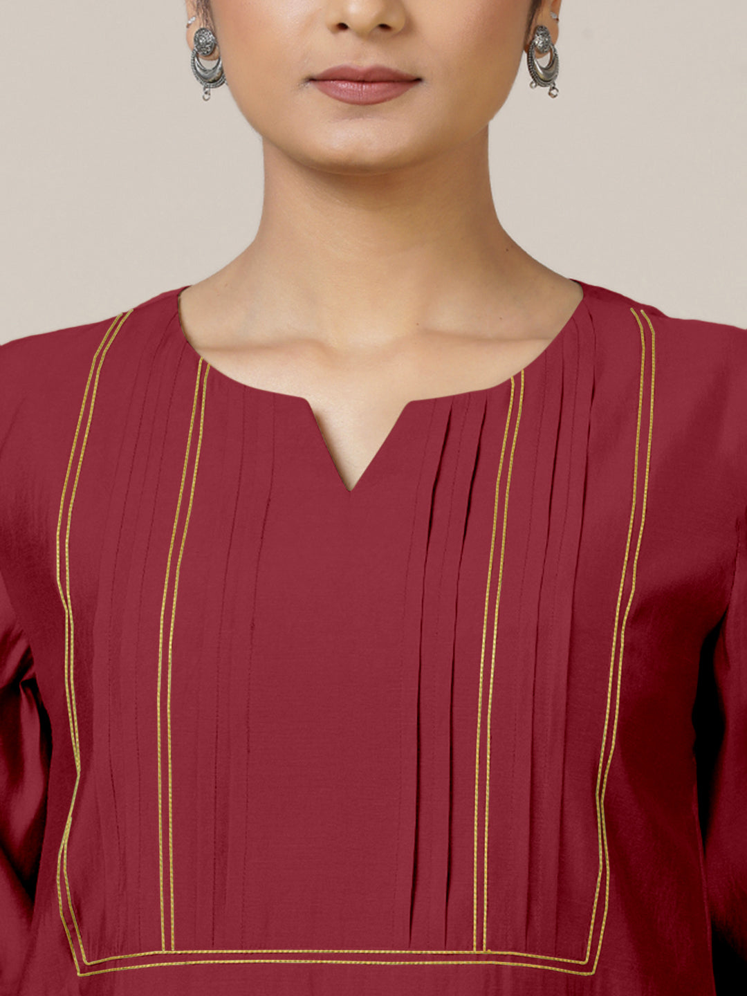 Esha x Rozaana Kurta, in Red Viscose, featuring elbow sleeves and round neck with splitline, made for daily & work (view 4).