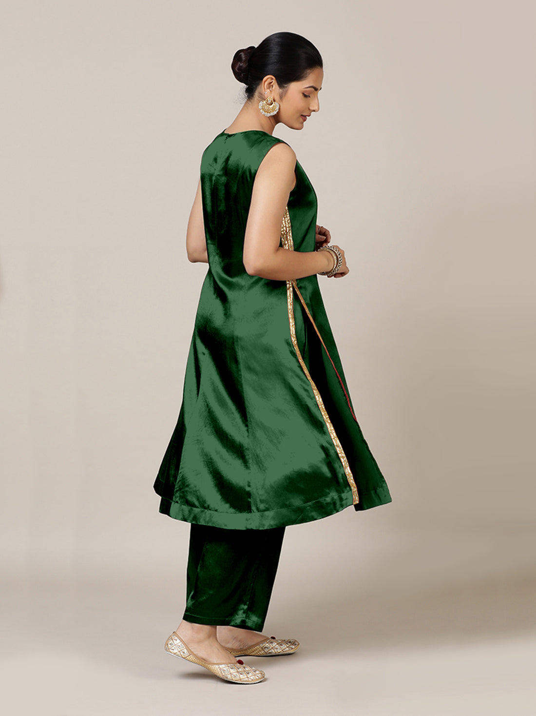 Gulnaaz x Tyohaar Kurta, in Green Vegan Silk, featuring sleeveless and round neckline, made for party & festive (view 3).