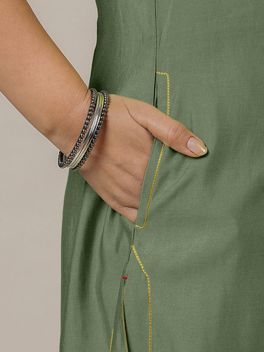 Mahek x Rozaana Kurta, in Green Viscose, featuring three quarter sleeves and v-neckline, made for daily & work (view 4).