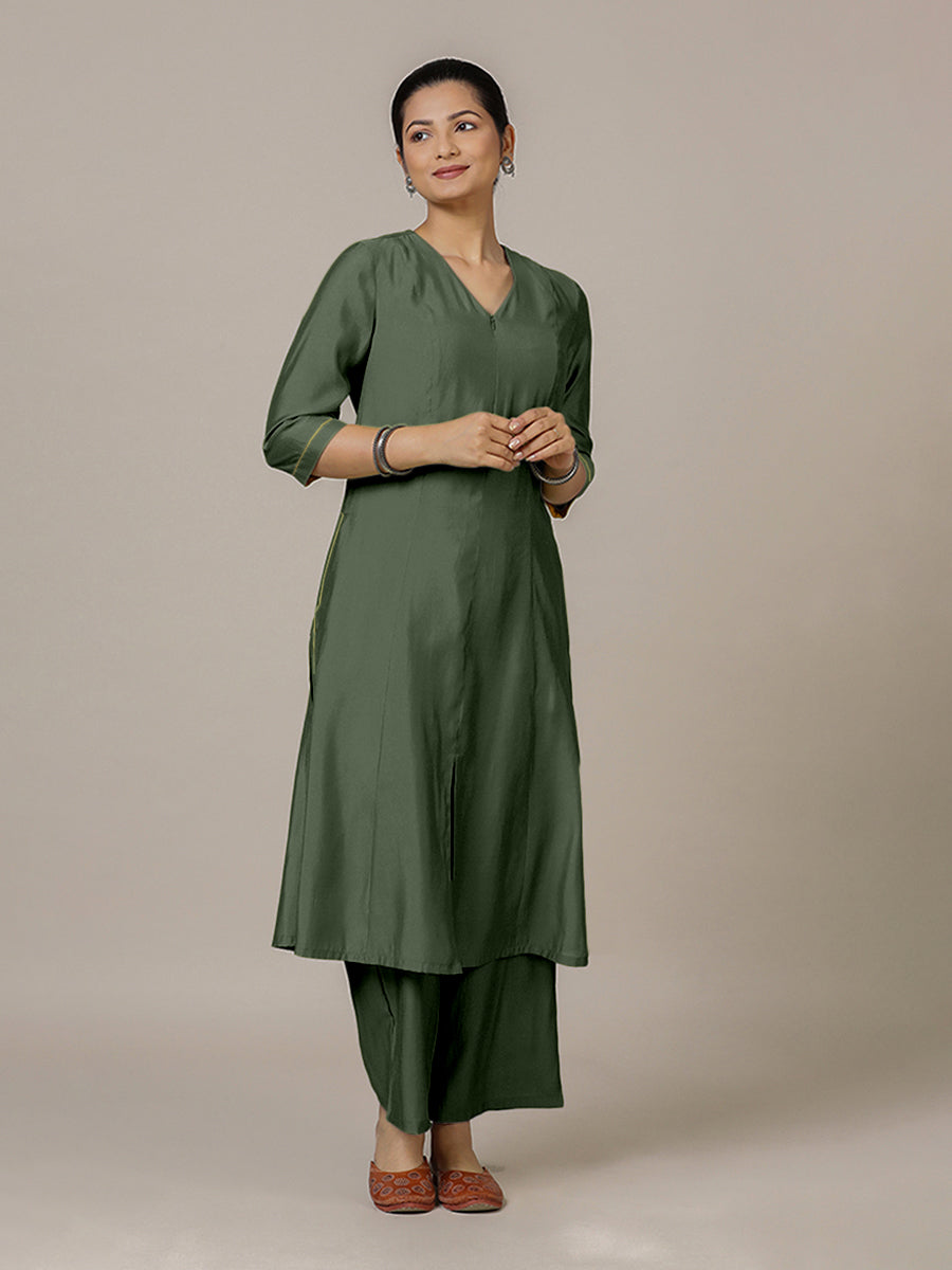 Mahek x Rozaana Kurta, in Green Viscose, featuring three quarter sleeves and v-neckline, made for daily & work (view 5).