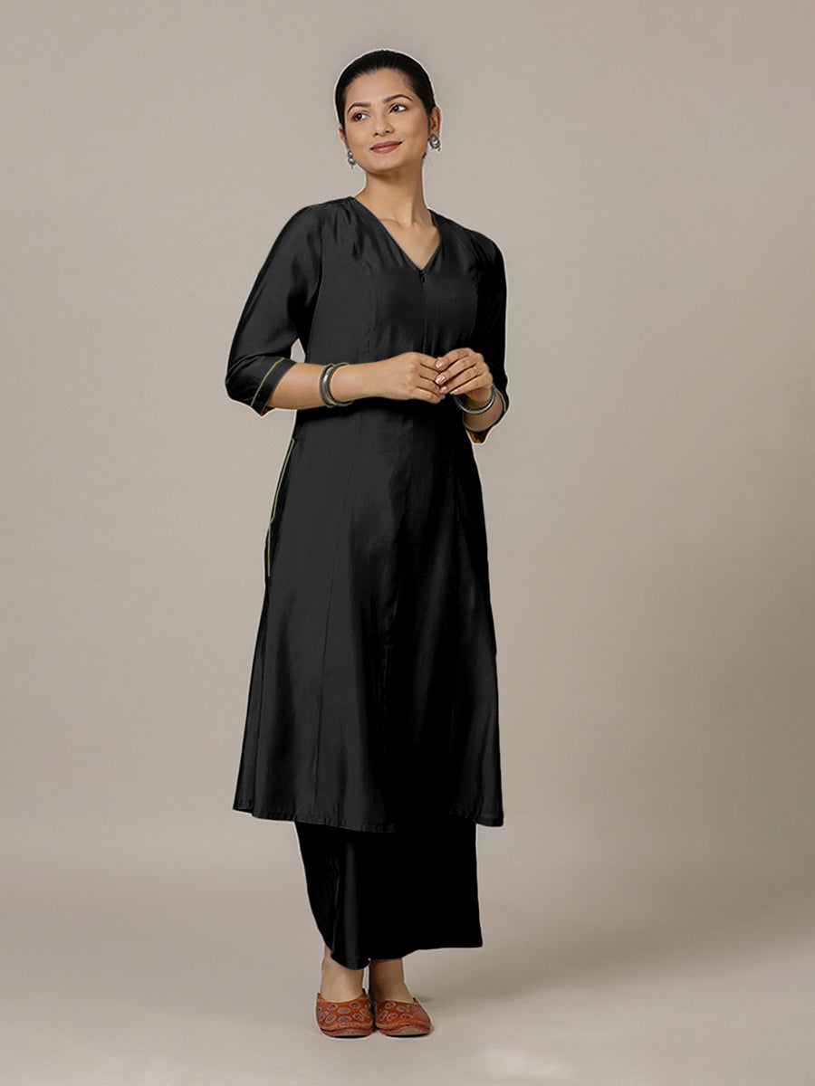 Mahek x Rozaana Kurta, in Black Viscose, featuring three quarter sleeves and v-neckline, made for daily & work (view 5).