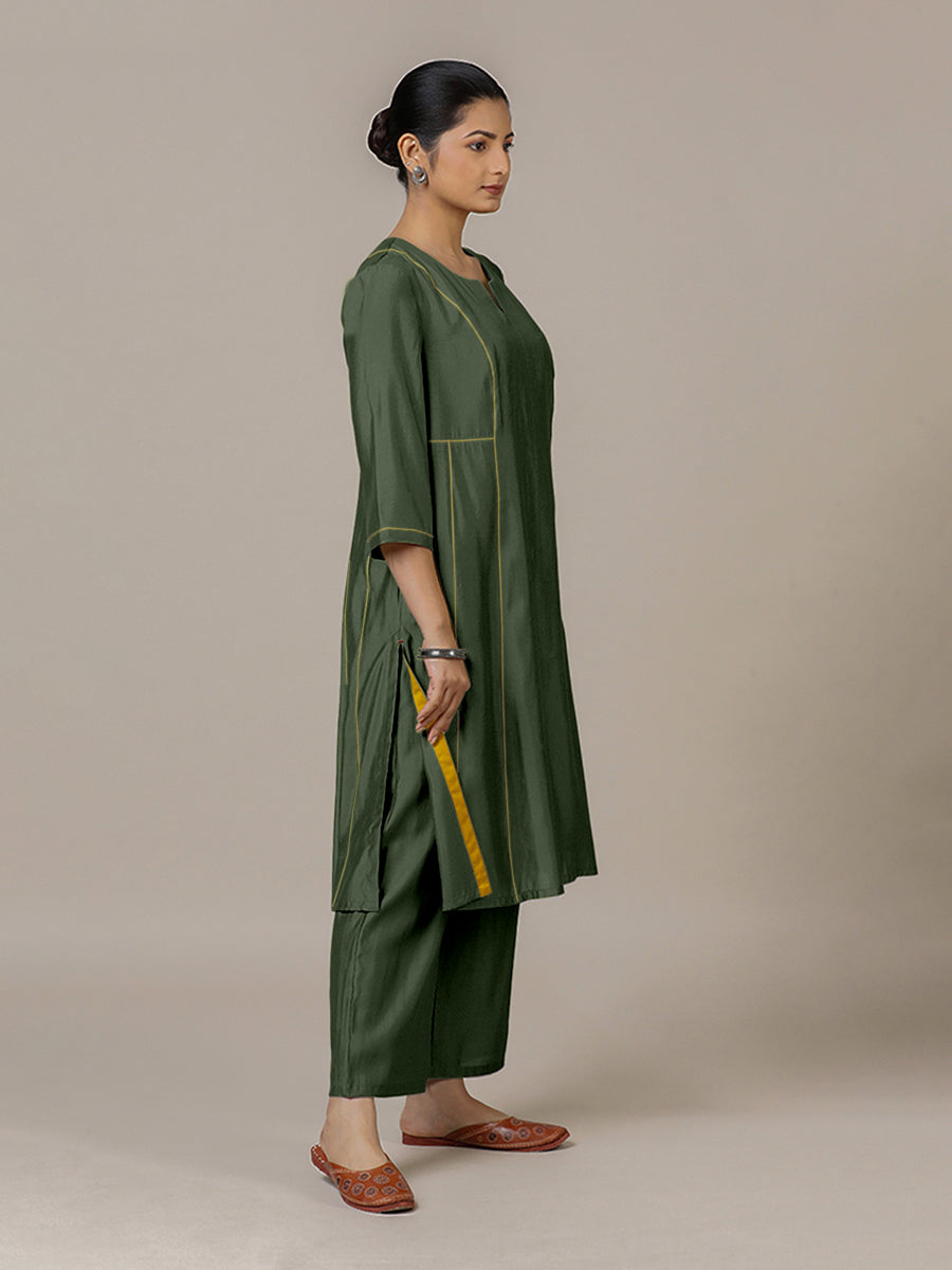 Mahi x Rozaana Kurta, in Green Viscose, featuring three quarter sleeves and round neck with splitline, made for daily & work.