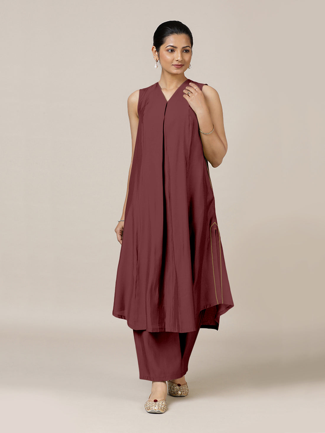 Mirha x Rozaana Kurta, in Maroon Viscose, featuring sleeveless and v-neckline, made for daily & work.