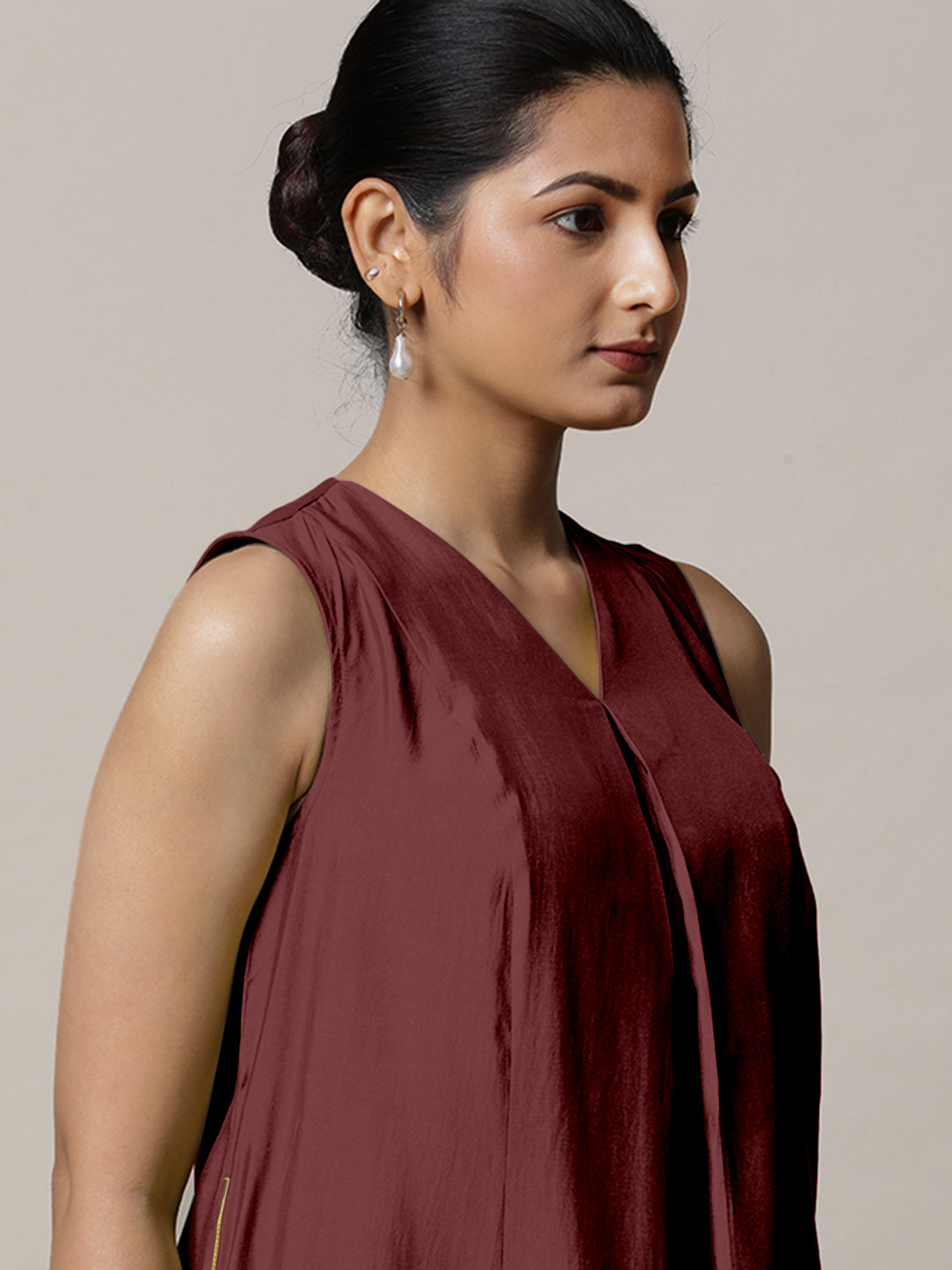 Mirha x Rozaana Kurta, in Maroon Viscose, featuring sleeveless and v-neckline, made for daily & work (view 4).