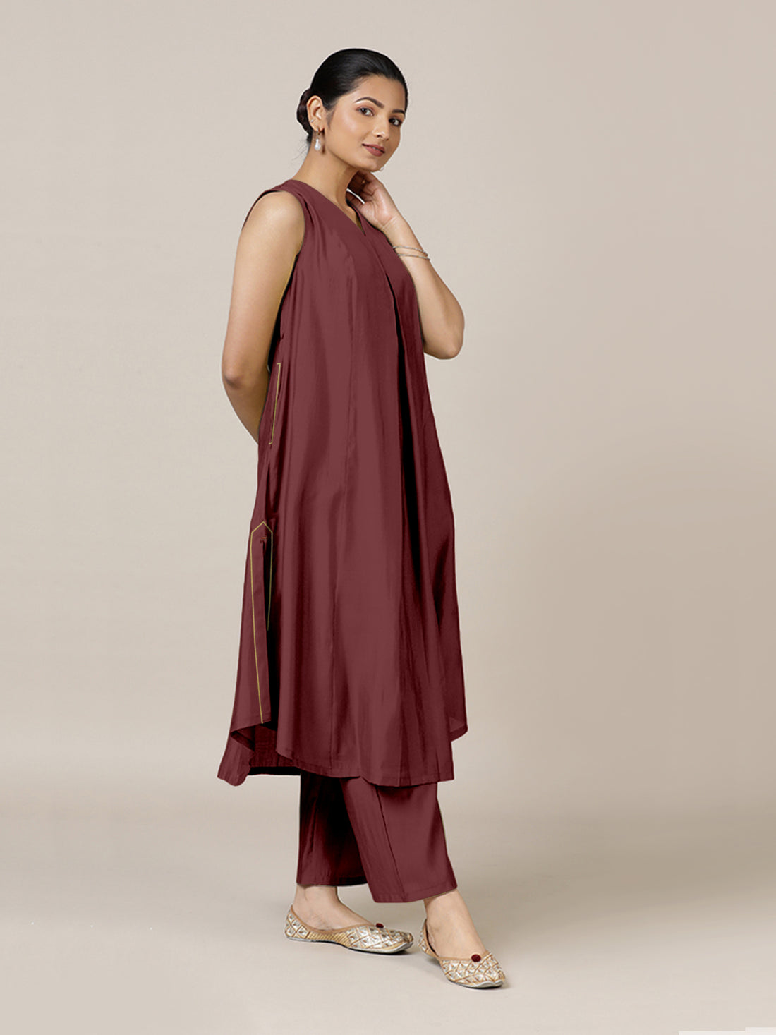 Mirha x Rozaana Kurta, in Maroon Viscose, featuring sleeveless and v-neckline, made for daily & work (view 6).