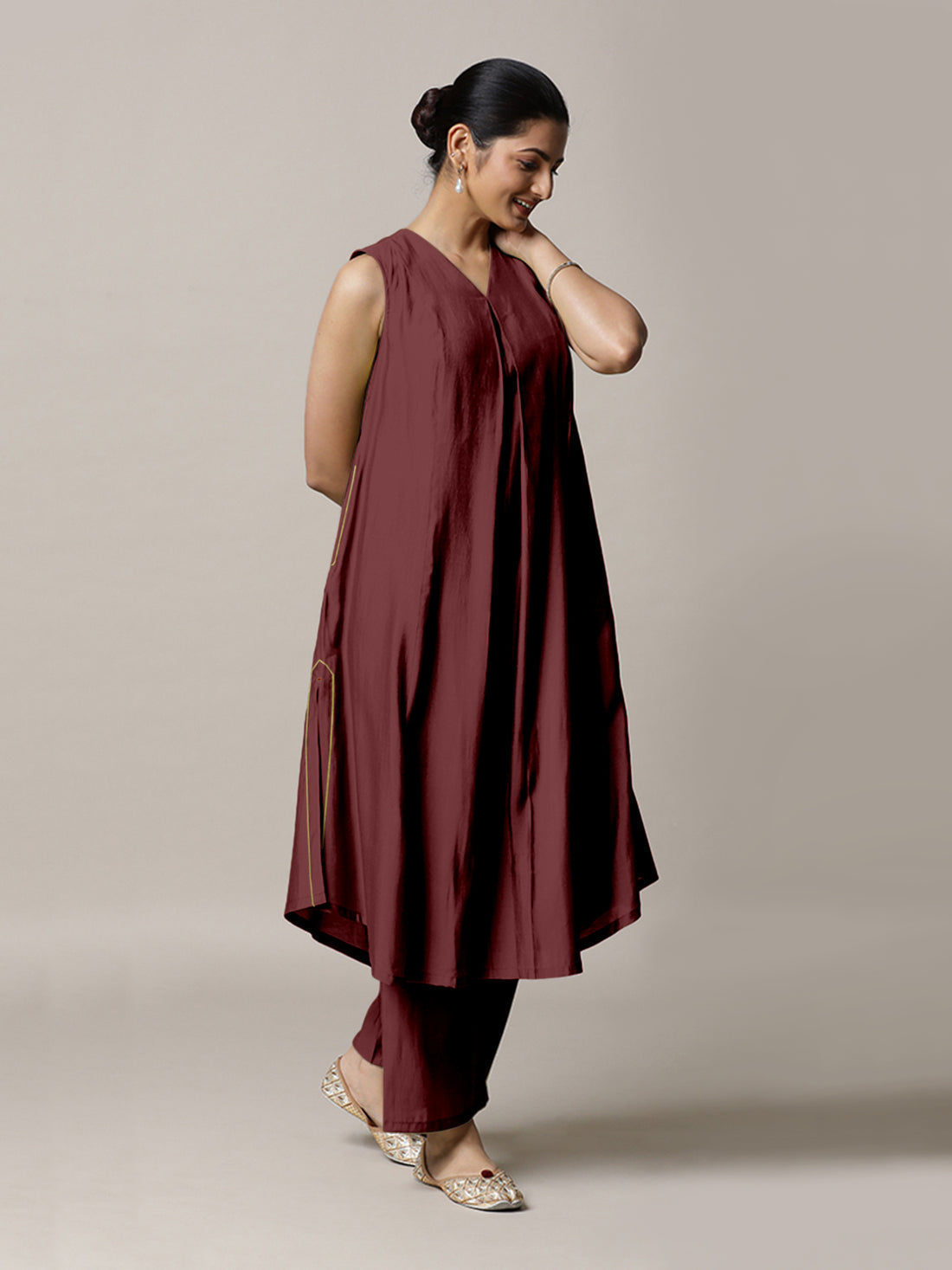 Mirha x Rozaana Kurta, in Maroon Viscose, featuring sleeveless and v-neckline, made for daily & work (view 7).