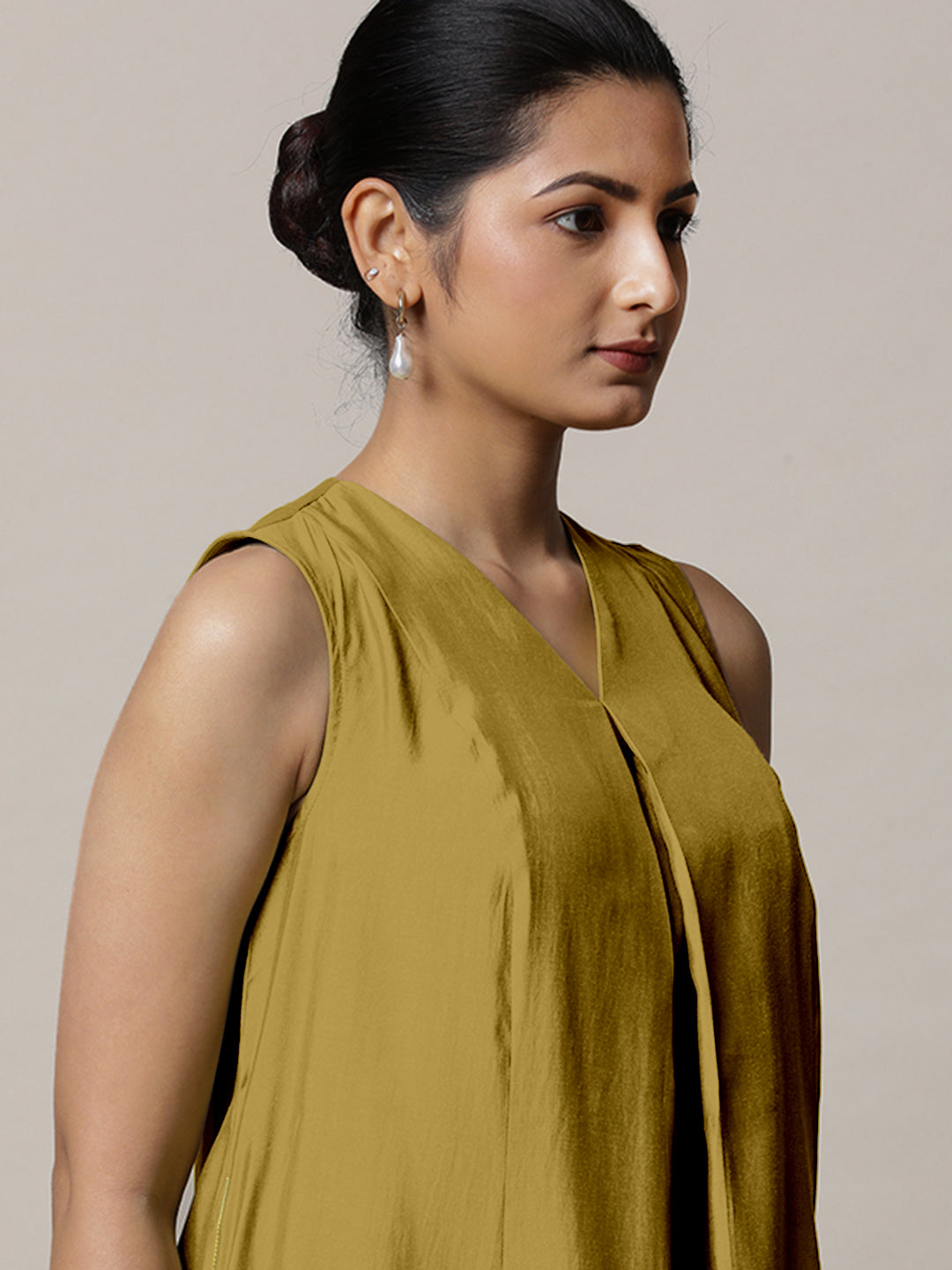 Mirha x Rozaana Kurta, in Yellow Viscose, featuring sleeveless and v-neckline, made for daily & work (view 4).
