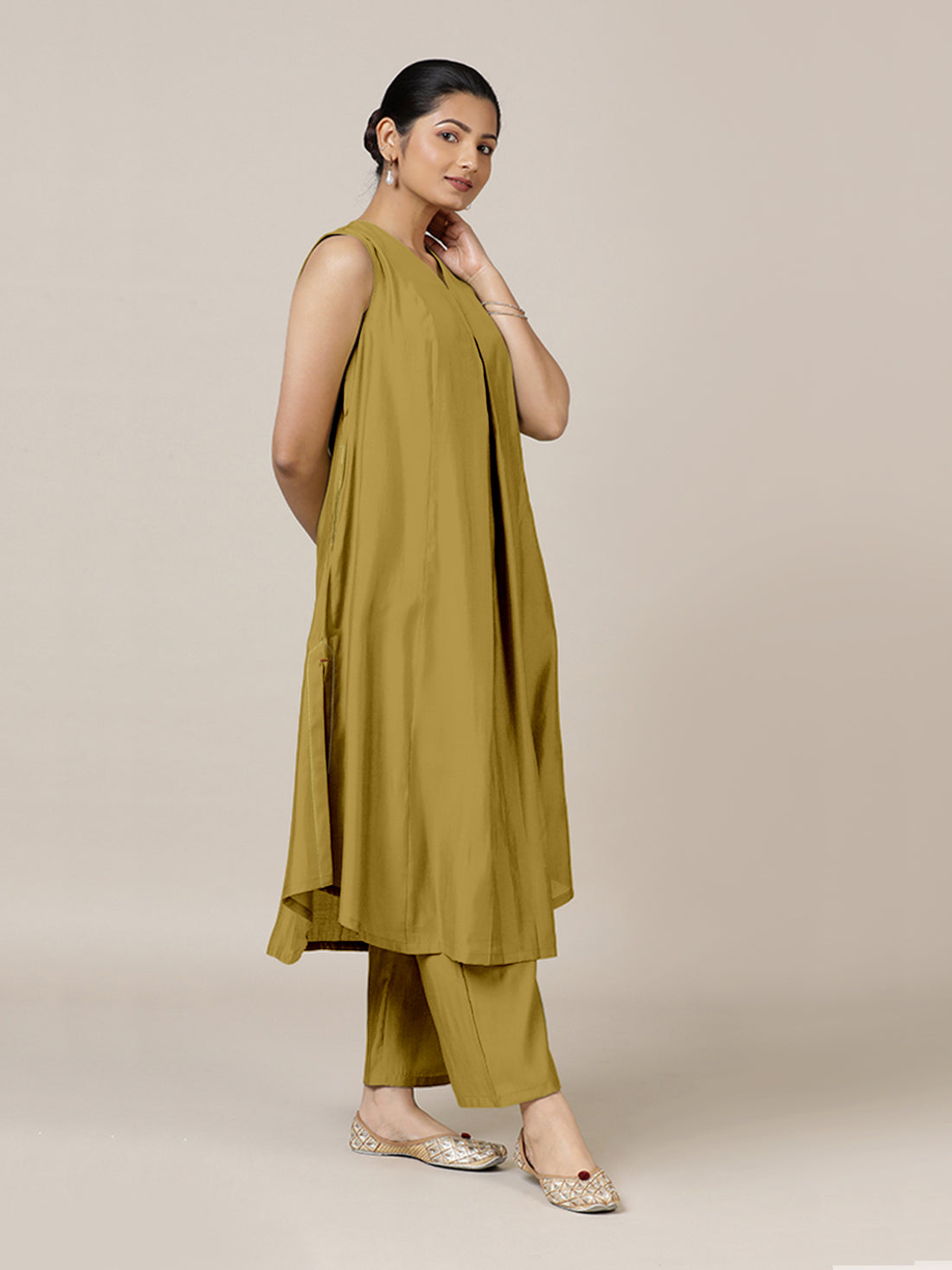 Mirha x Rozaana Kurta, in Yellow Viscose, featuring sleeveless and v-neckline, made for daily & work (view 6).