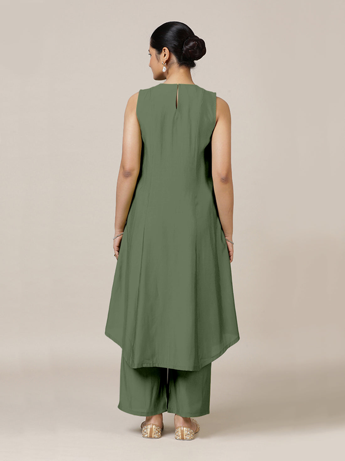 Mirha x Rozaana Kurta, in Green Viscose, featuring sleeveless and v-neckline, made for daily & work (view 2).