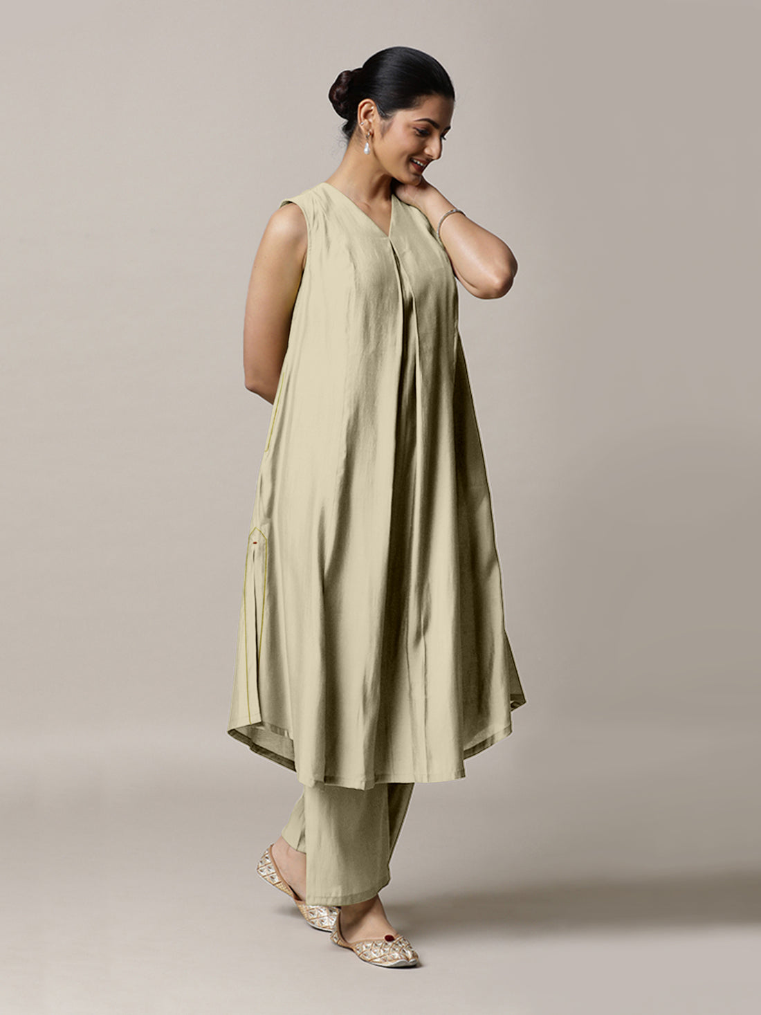 Mirha x Rozaana Kurta, in Cream Viscose, featuring sleeveless and v-neckline, made for daily & work (view 6).