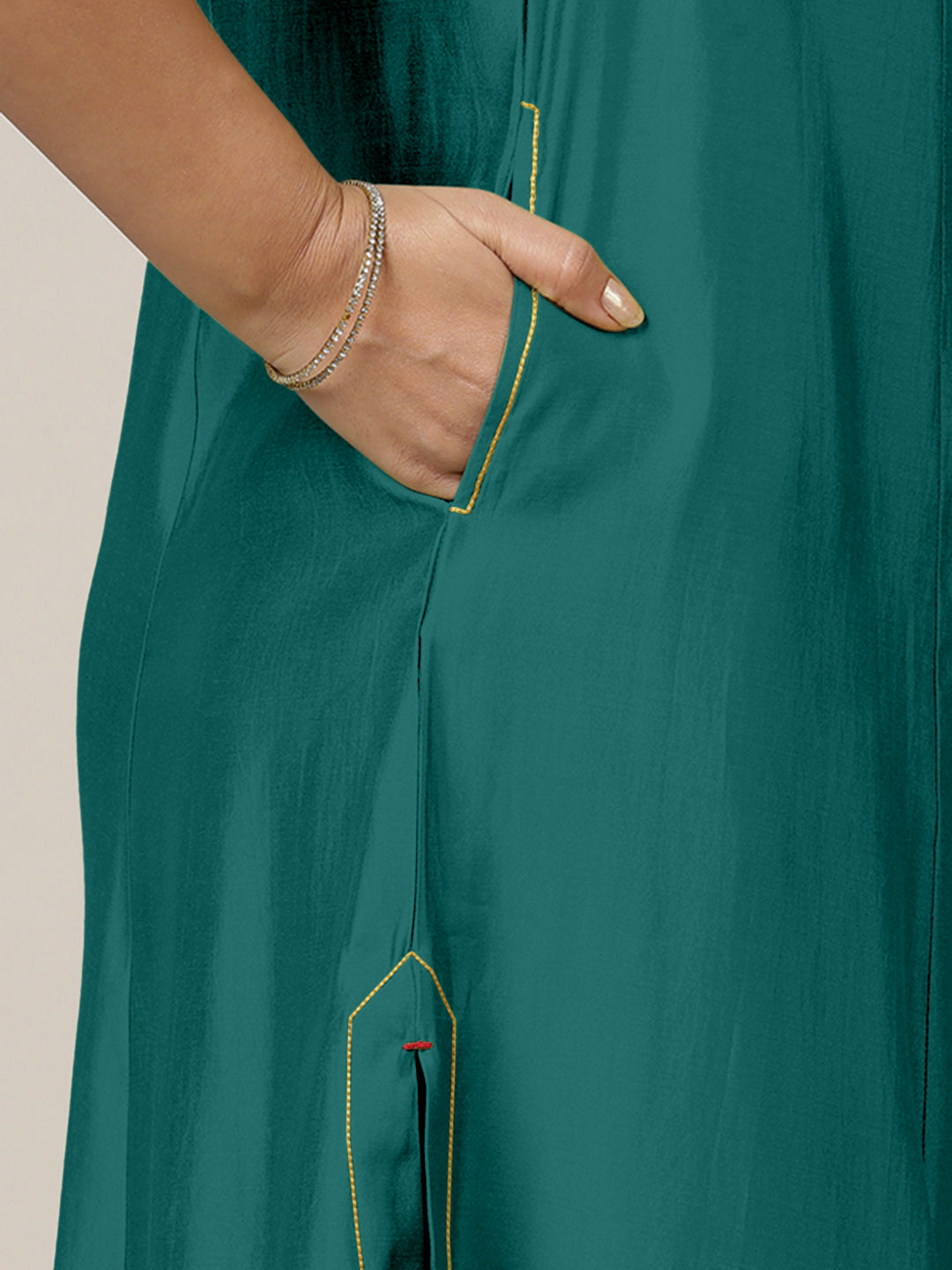 Mirha x Rozaana Kurta, in Green Viscose, featuring sleeveless and v-neckline, made for daily & work (view 3).