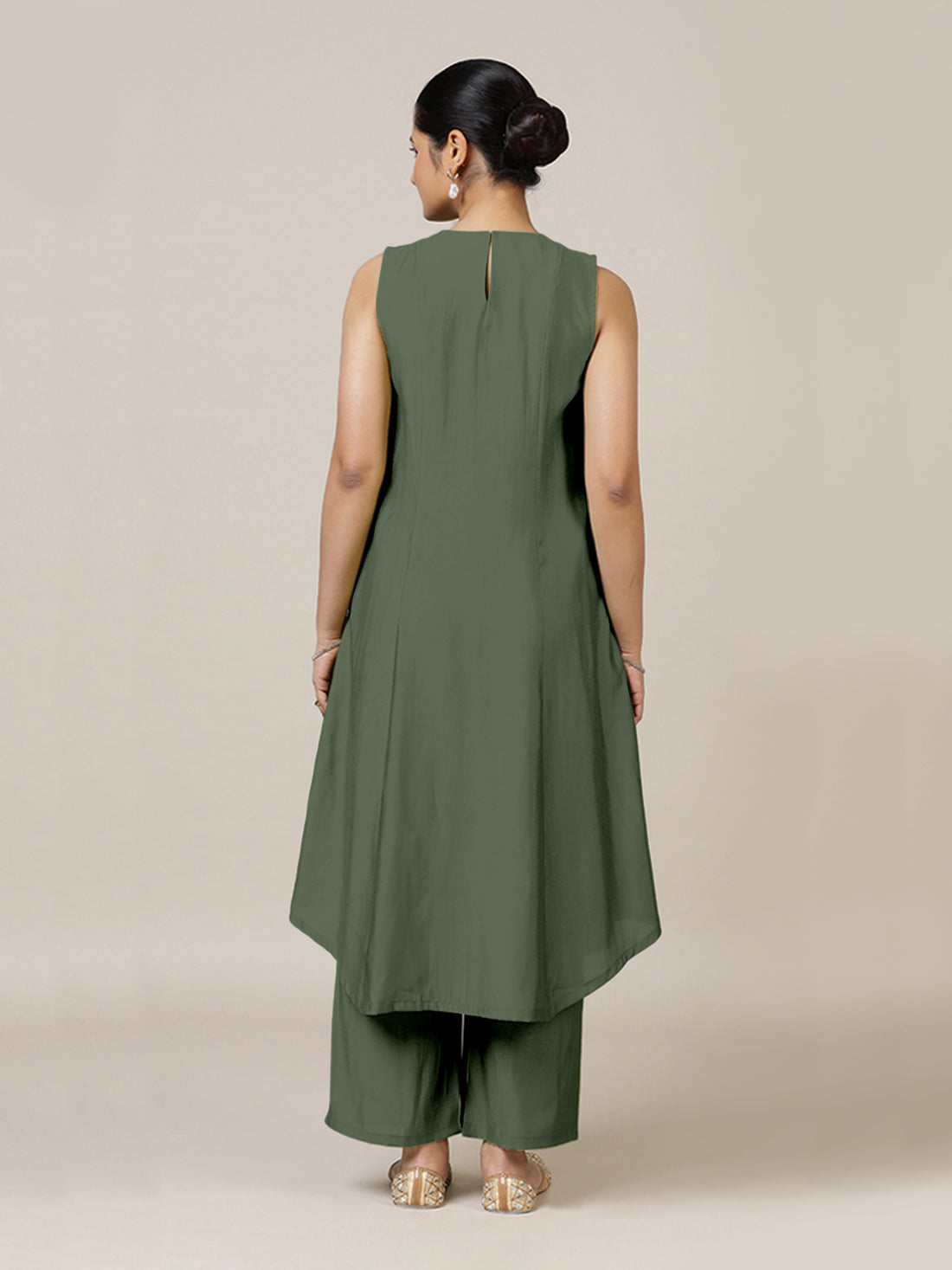 Mirha x Rozaana Kurta, in Green Viscose, featuring sleeveless and v-neckline, made for daily & work (view 2).