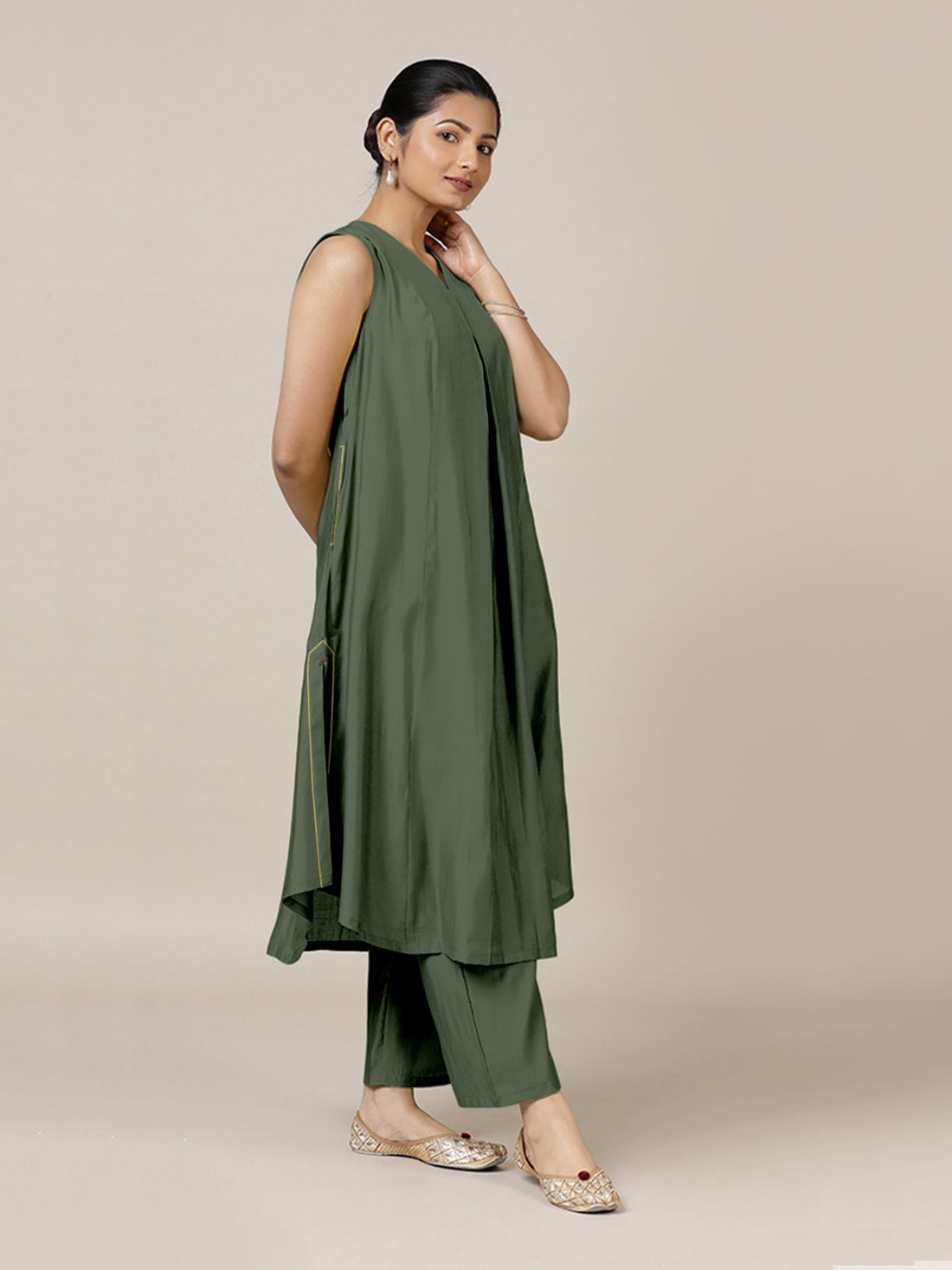Mirha x Rozaana Kurta, in Green Viscose, featuring sleeveless and v-neckline, made for daily & work (view 6).