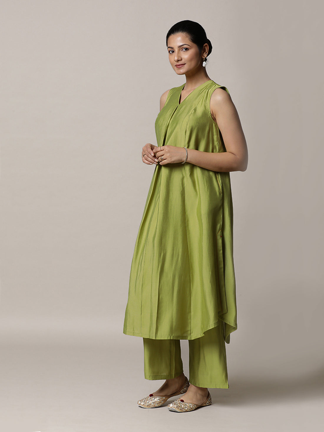 Mirha x Rozaana Kurta, in Green Viscose, featuring sleeveless and v-neckline, made for daily & work.