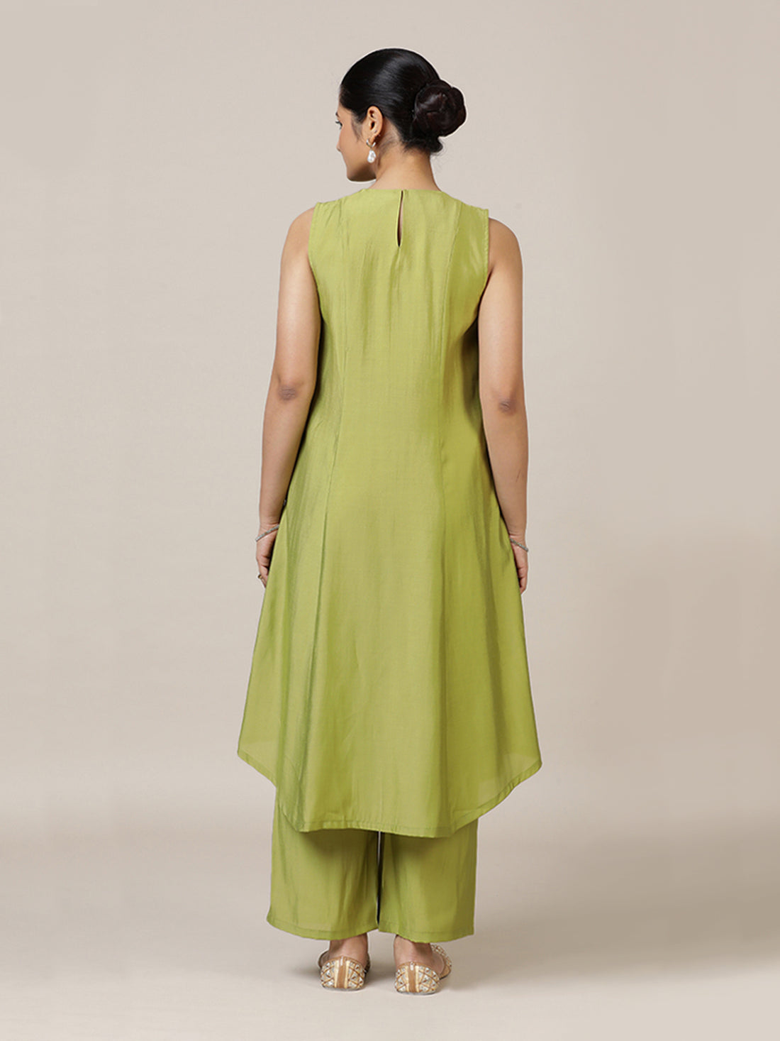 Mirha x Rozaana Kurta, in Green Viscose, featuring sleeveless and v-neckline, made for daily & work (view 2).