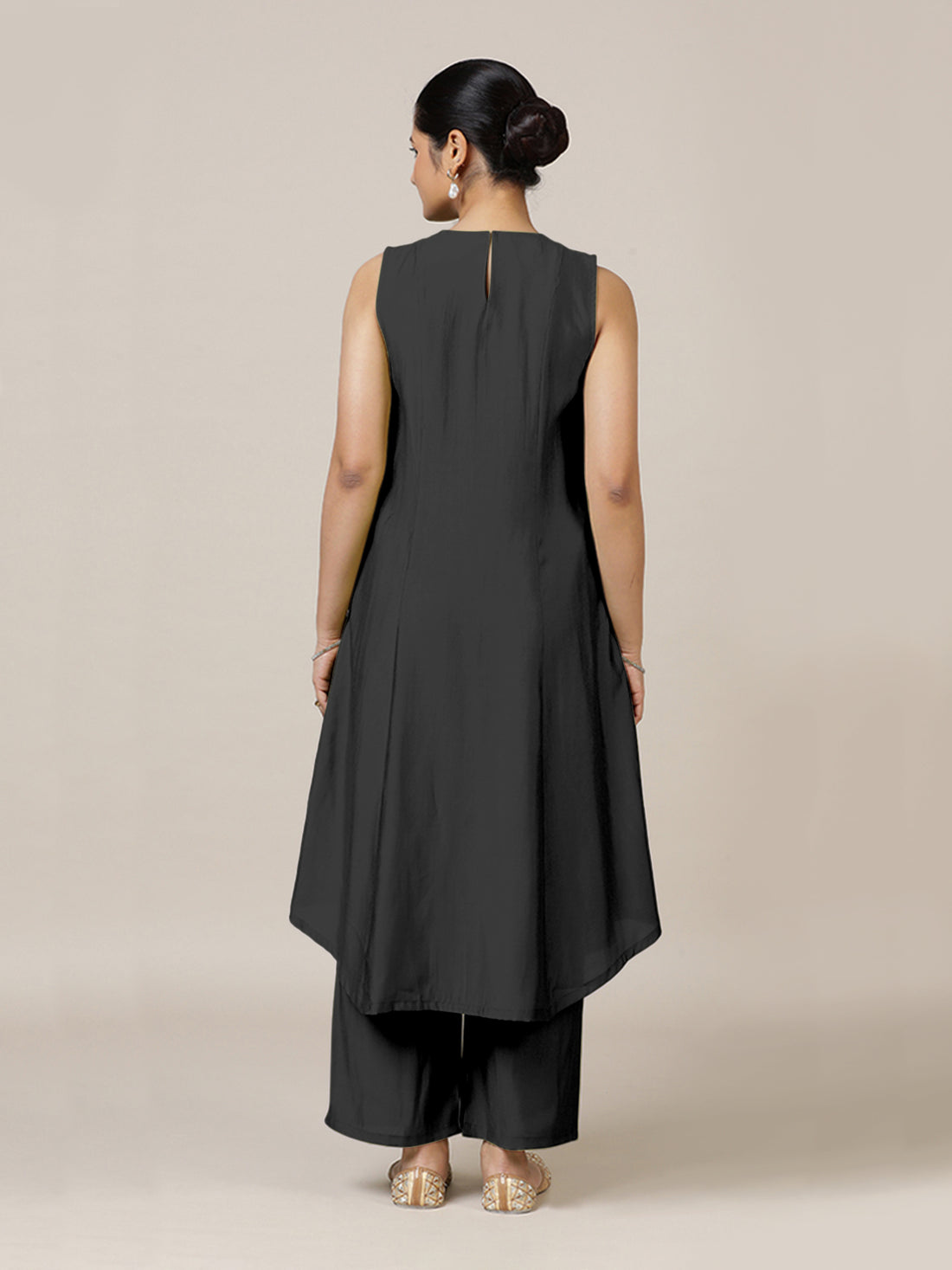 Mirha x Rozaana Kurta, in Black Viscose, featuring sleeveless and v-neckline, made for daily & work (view 2).