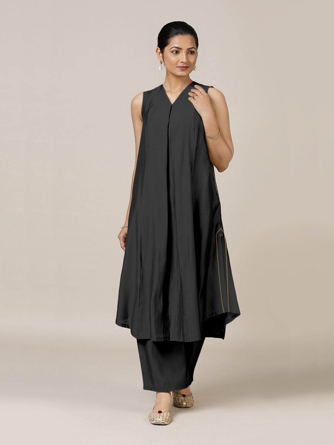 Mirha x Rozaana Kurta, in Black Viscose, featuring sleeveless and v-neckline, made for daily & work (view 5).