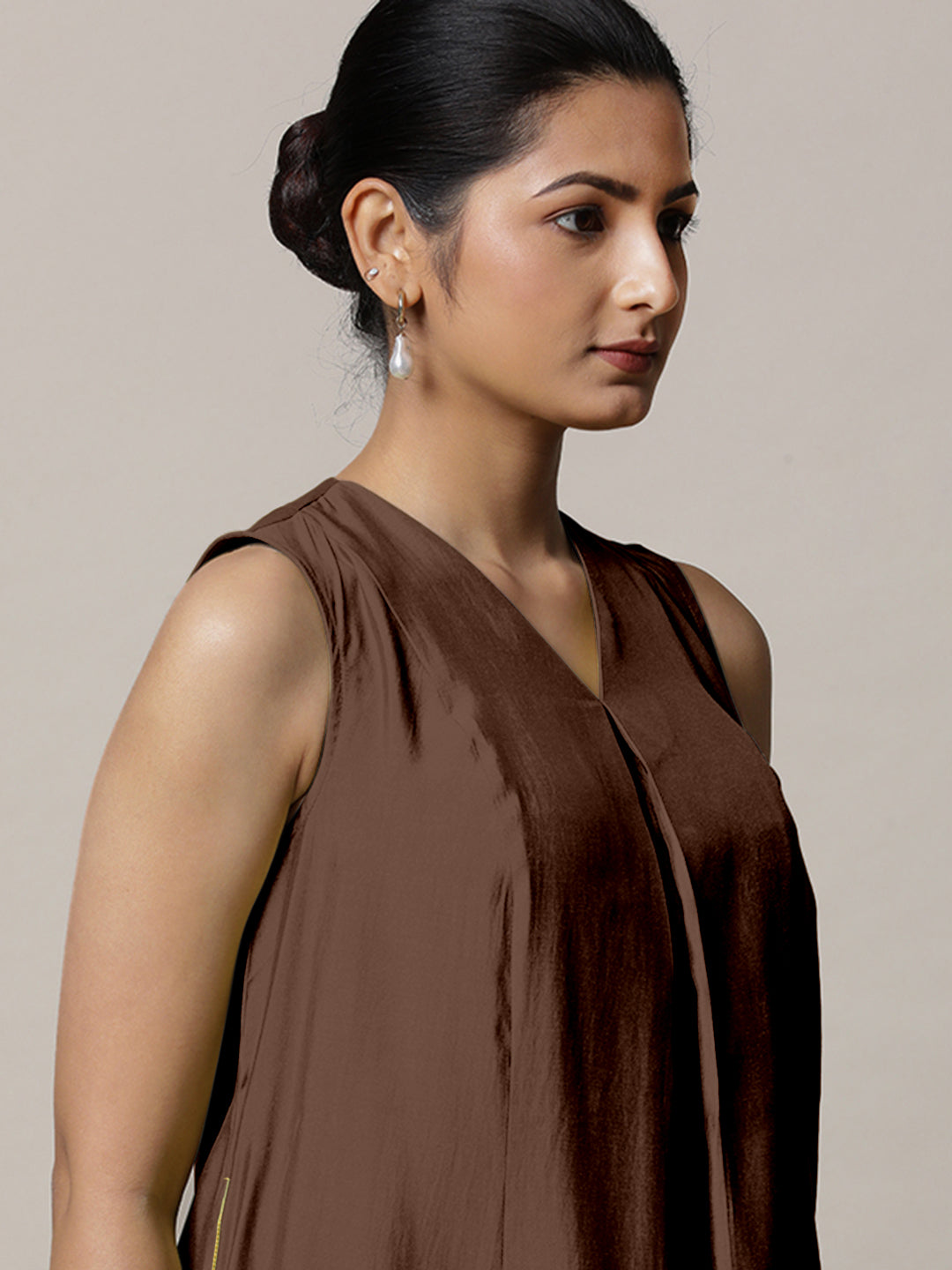 Mirha x Rozaana Kurta, in Brown Viscose, featuring sleeveless and v-neckline, made for daily & work (view 4).