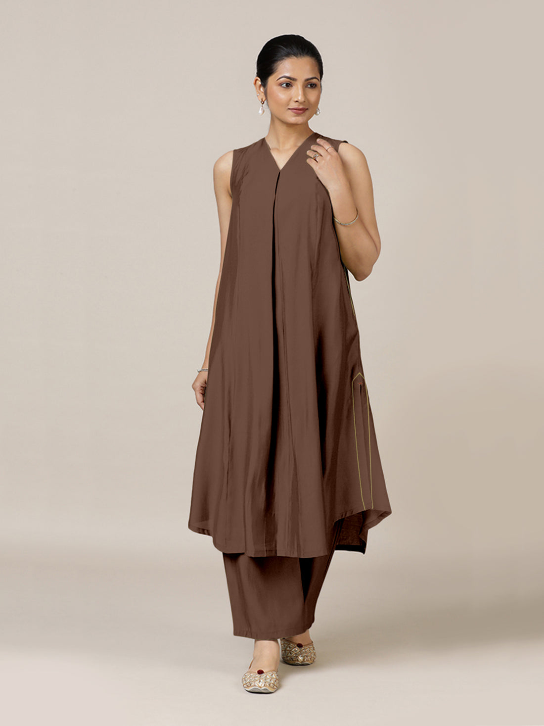 Mirha x Rozaana Kurta, in Brown Viscose, featuring sleeveless and v-neckline, made for daily & work (view 5).