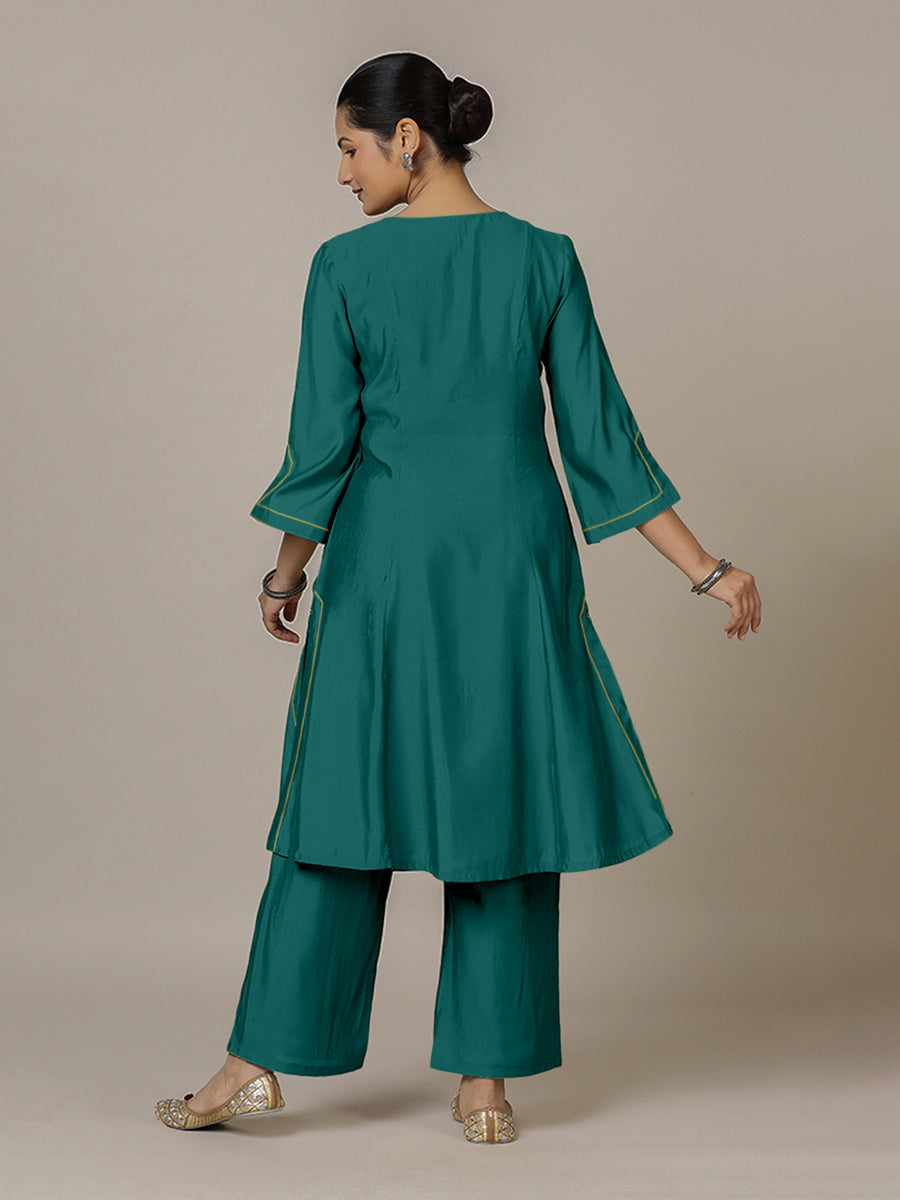 Nimrat x Rozaana Kurta, in Green Viscose, featuring three quarter sleeves and round neck with splitline (view 2).