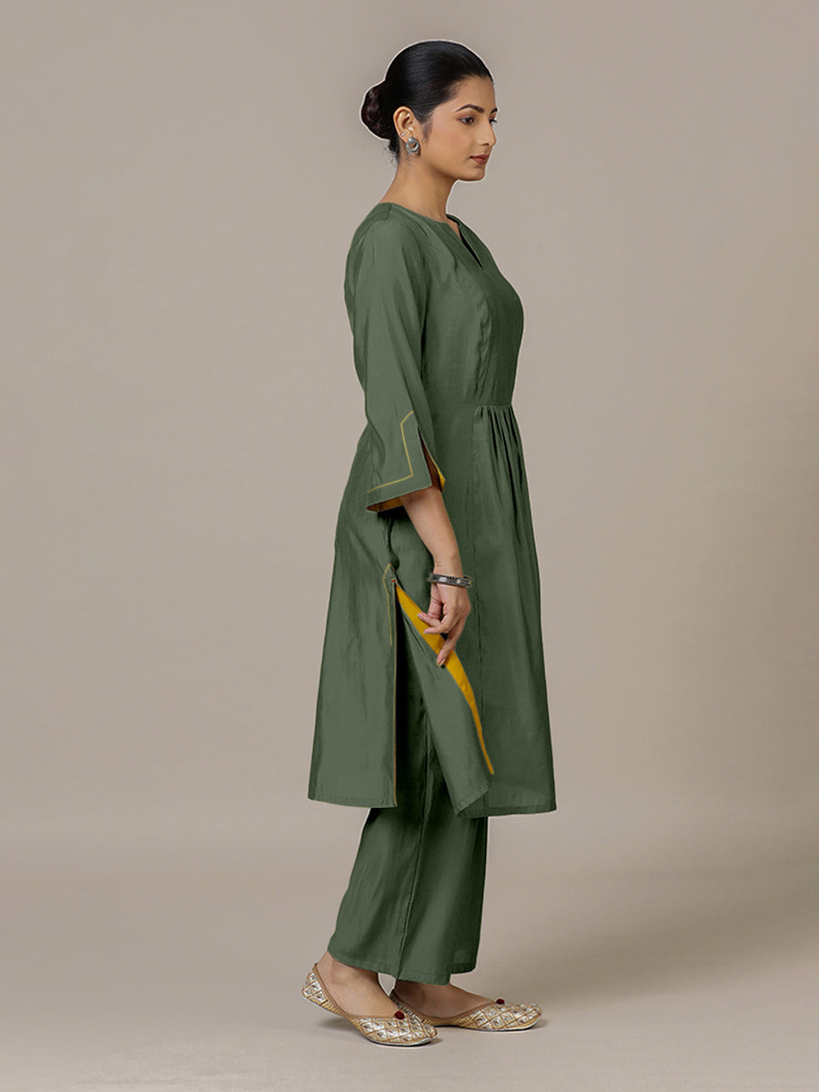 Nimrat x Rozaana Kurta, in Green Viscose, featuring three quarter sleeves and round neck with splitline (view 5).