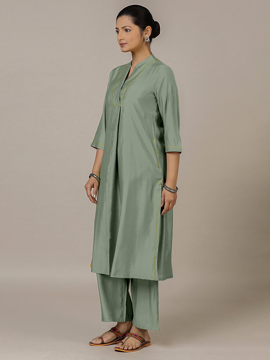 Paakhi x Rozaana Kurta, in Green Viscose, featuring three quarter sleeves and round neck with splitline (view 7).