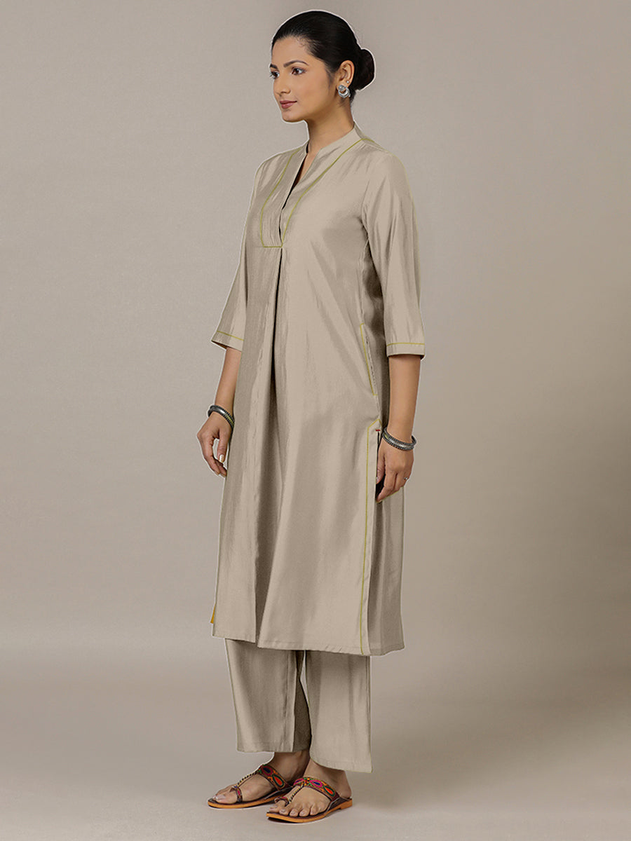 Paakhi x Rozaana Kurta, in Grey Viscose, featuring three quarter sleeves and round neck with splitline (view 6).