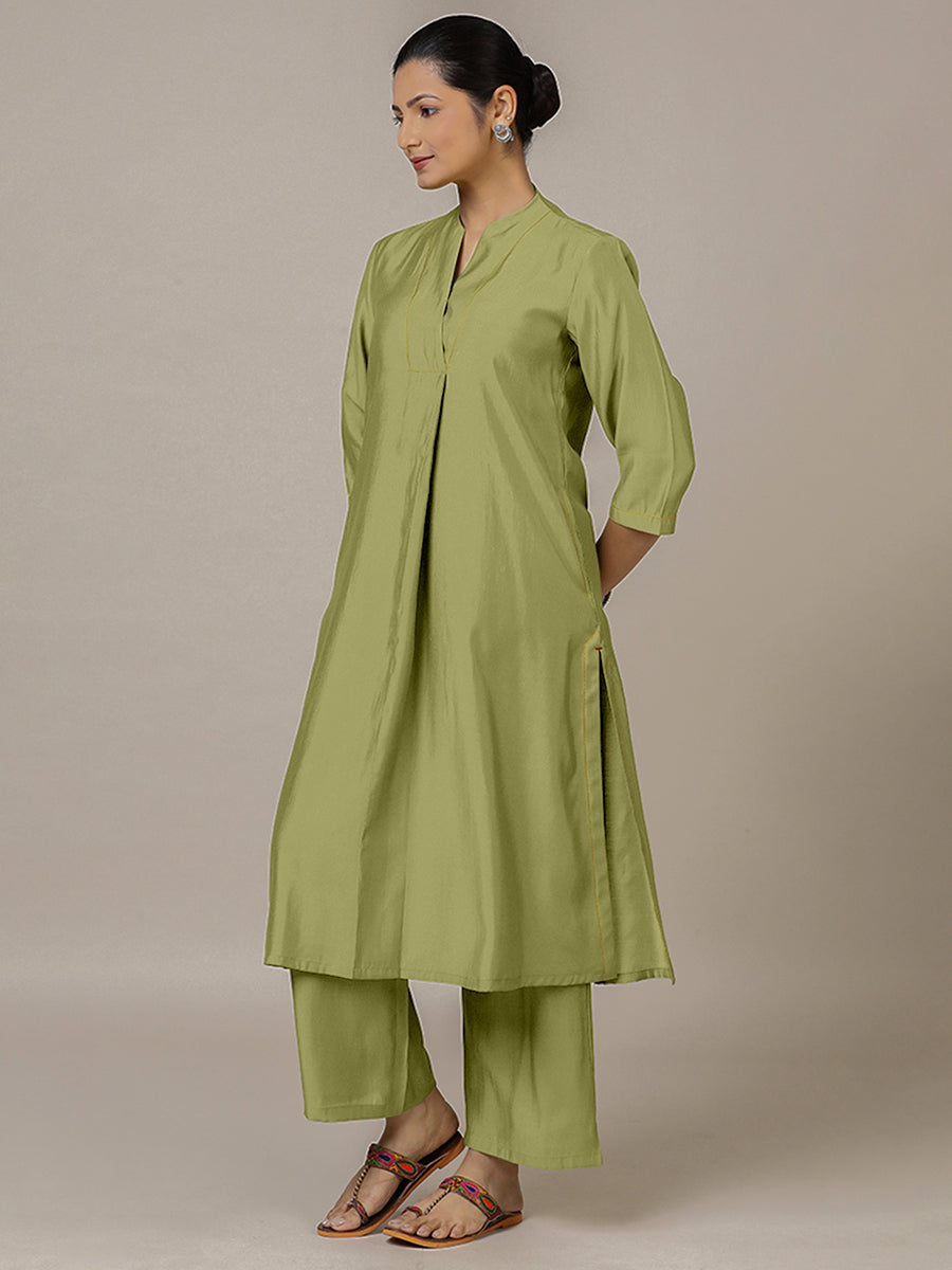Paakhi x Rozaana Kurta, in Green Viscose, featuring three quarter sleeves and round neck with splitline.