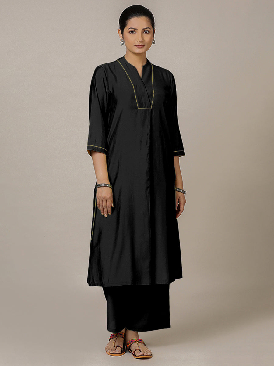 Paakhi x Rozaana Kurta, in Black Viscose, featuring three quarter sleeves and round neck with splitline.
