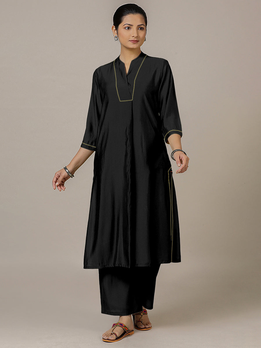 Paakhi x Rozaana Kurta, in Black Viscose, featuring three quarter sleeves and round neck with splitline (view 6).