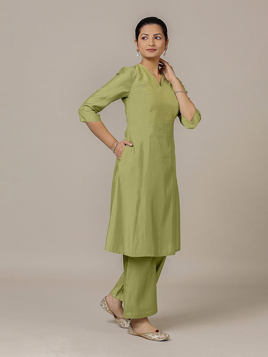 Piya x Rozaana Kurta, in Green Viscose, featuring three quarter sleeves and v-neckline, made for daily & work.